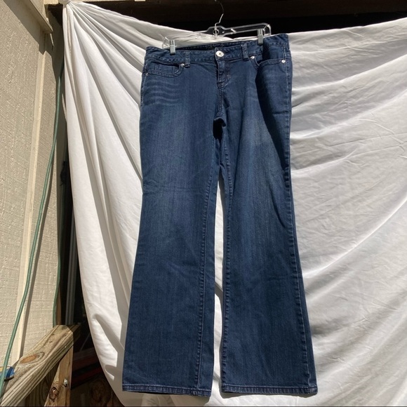 Guess Jeans Mid Rise Straight Leg Boot Leg, Size 34 - Picture 1 of 7